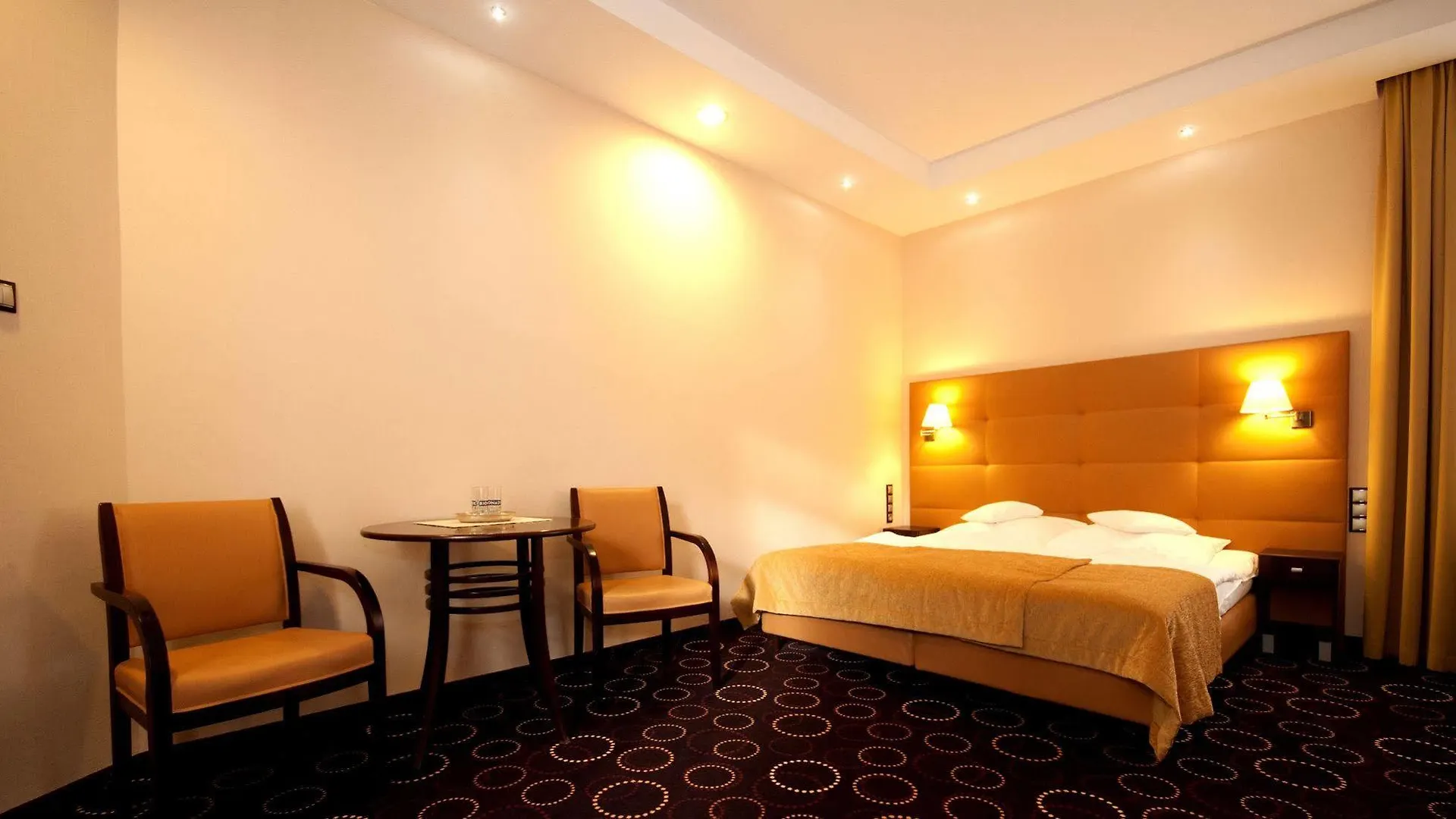 La Petite B&B Gdańsk 3*,